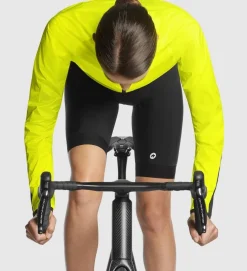 ASSOS Chaqueta Cortavientos Mujer Uma GT Wind Jacket C2 Optic Yellow 12 ASSOS Chaqueta Cortavientos Mujer Uma GT Wind Jacket C2 Optic Yellow -Bicicletas Eléctricas assos chaqueta cortavientos mujer uma gt wind jacket c2 optic yellow 3