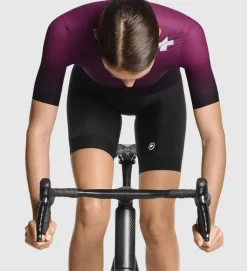 ASSOS Maillot Dyora RS Jersey S9 Targa Rampant Ruby -Bicicletas Eléctricas assos maillot dyora rs jersey s9 targa rampant ruby 4