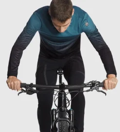 ASSOS Maillot Manga Larga Trail Jersey T3 Zodzilla Pruxian Blue -Bicicletas Eléctricas assos maillot manga larga trail jersey t3 zodzilla pruxian blue 4
