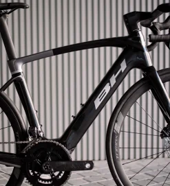 BH Bikes BH Core Race Carbon 1.5 Blanco / Rojo -Bicicletas Eléctricas bh core race carbon 15 blanco rojo 1