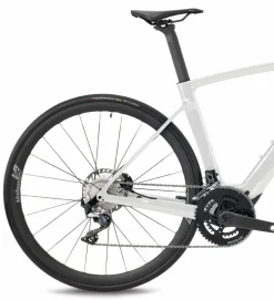 BH Bikes BH Core Race Carbon 1.8 Blanco / Rojo -Bicicletas Eléctricas bh core race carbon 18 blanco rojo 2