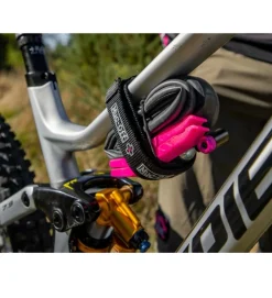 MUC-OFF Correa Portaobjetos Para Cuadro + Bolsa Impermeable Negro -Bicicletas Eléctricas muc off correa portaobjetos para cuadro bolsa impermeable negro 3