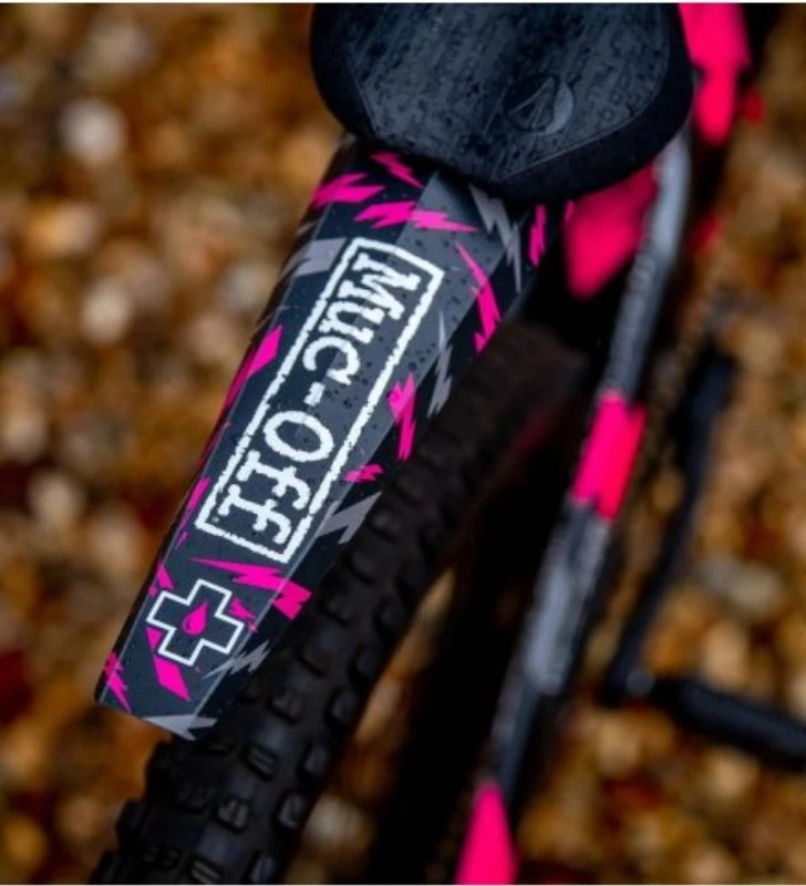 MUC-OFF Guardabarros Bolt Trasero 26-29 Rosa / Negro / Gris 5 MUC-OFF Guardabarros Bolt Trasero 26-29 Rosa / Negro / Gris - Imagen 4